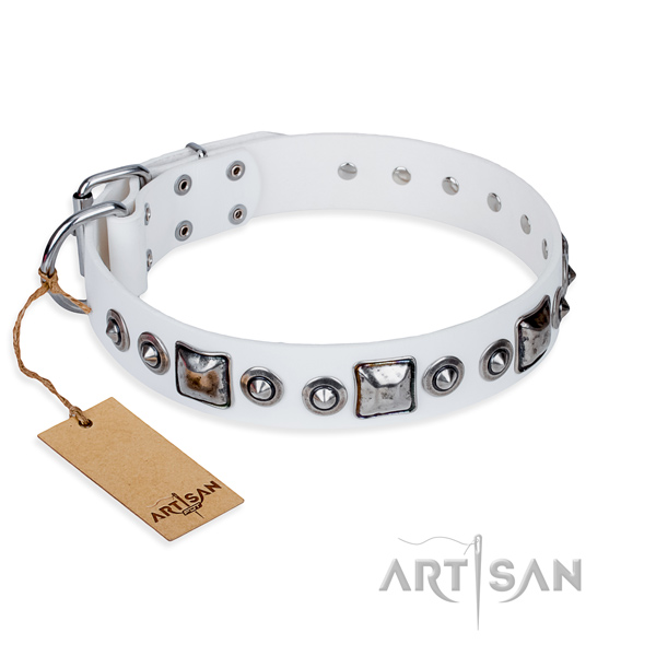 Natural genuine leather dog collar made of top rate material with durable buckle